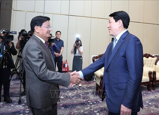 Chủ tịch nước Lương Cường tiếp Tổng Bí thư, Chủ tịch nước Lào Thongloun Sisoulith