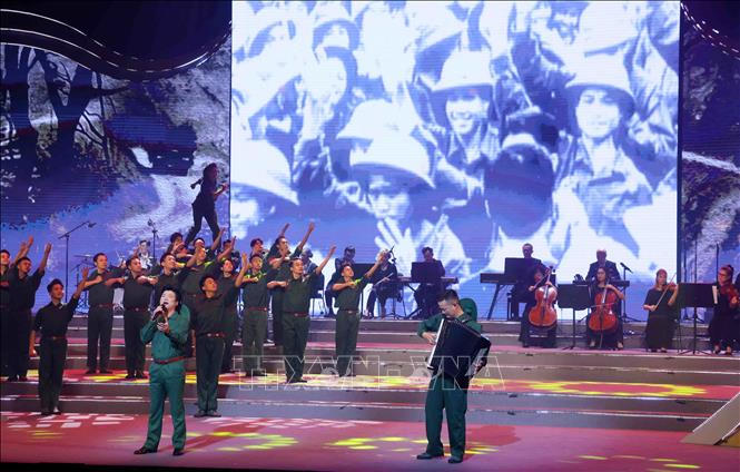 Tổng Bí thư Tô Lâm dự Chương trình nghệ thuật đặc biệt 'Đảng trong mùa Xuân đại thắng'