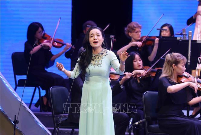 Tổng Bí thư Tô Lâm dự Chương trình nghệ thuật đặc biệt 'Đảng trong mùa Xuân đại thắng'