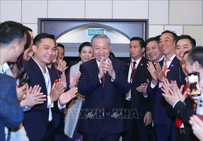 Tổng Bí thư Tô Lâm và Phu nhân gặp gỡ cộng đồng người Việt tại LB Nga