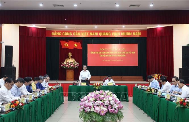 Tổng Bí thư: Khẩn trương tham mưu hoàn thiện tổ chức, bộ máy mới của hệ thống chính trị