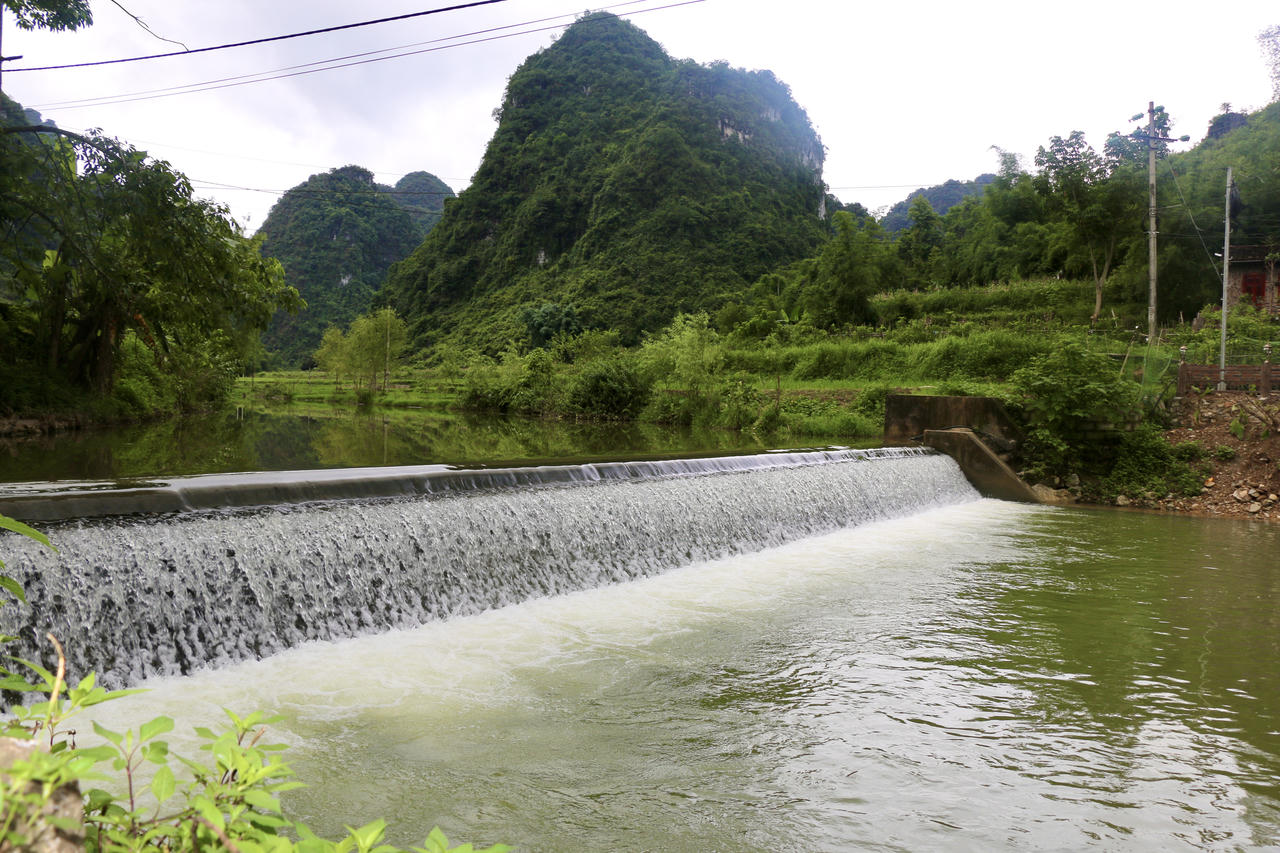 Ngôi làng đá tựa lưng vào núi giúp người Tày tại Cao Bằng thoát nghèo 