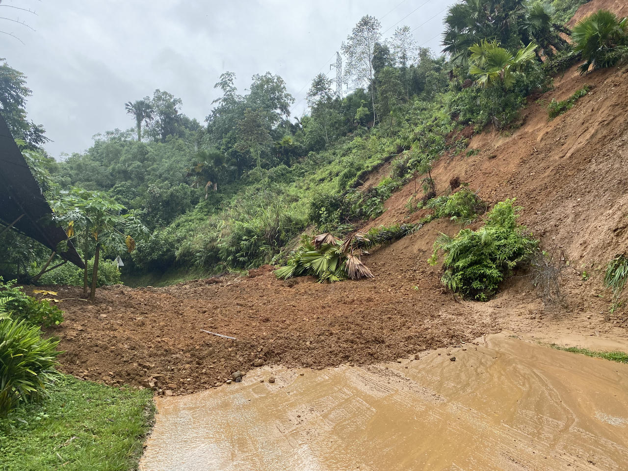 Chợ Đồn (Bắc Kạn): Giao thông đứt đoạn do sạt lở nghiêm trọng Quốc lộ 3B 