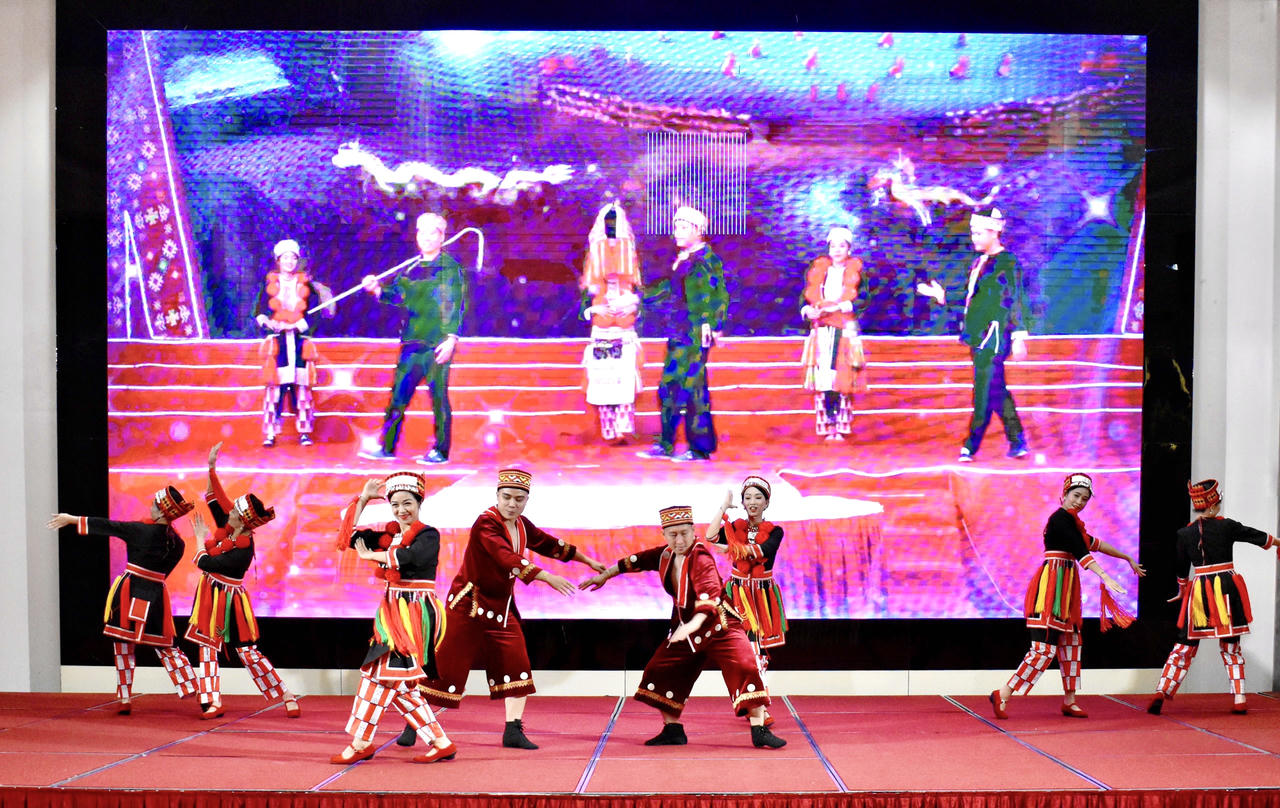 Lễ hội thành Tuyên 2024 với nhiều hoạt động trưng bày, biểu diễn văn hóa phong phú 