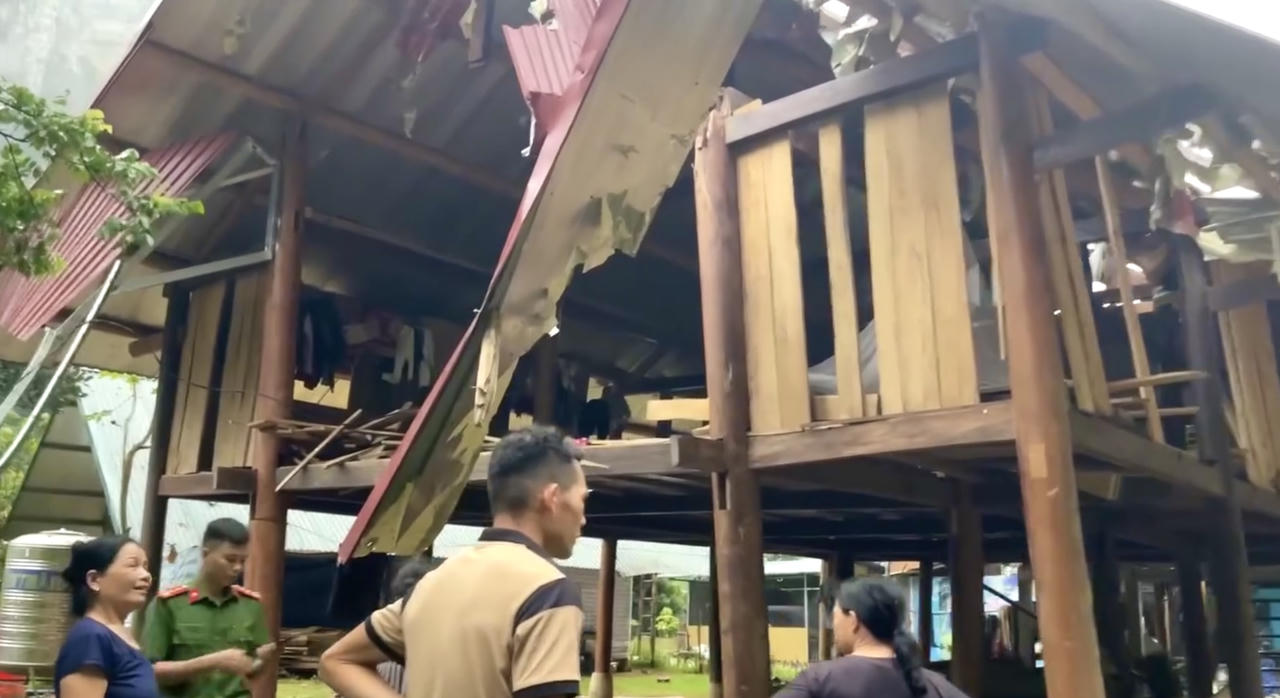 Nhiều nhà dân ở Tuyên Quang bị ảnh hưởng sạt lở đất, đá 