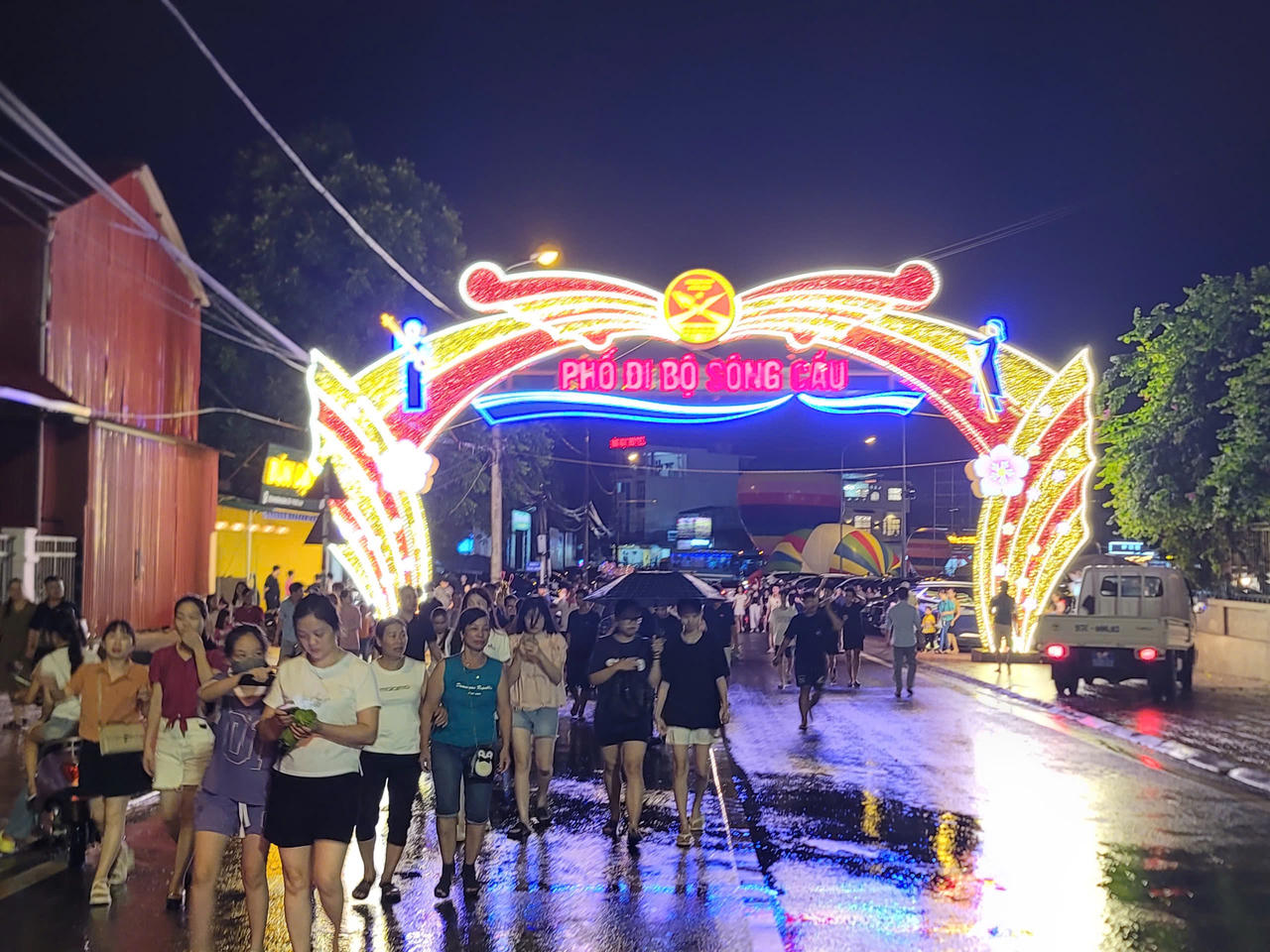 Phố đi bộ và Chợ ẩm thực Sông Cầu - điểm nhấn mới của du lịch Bắc Kạn 