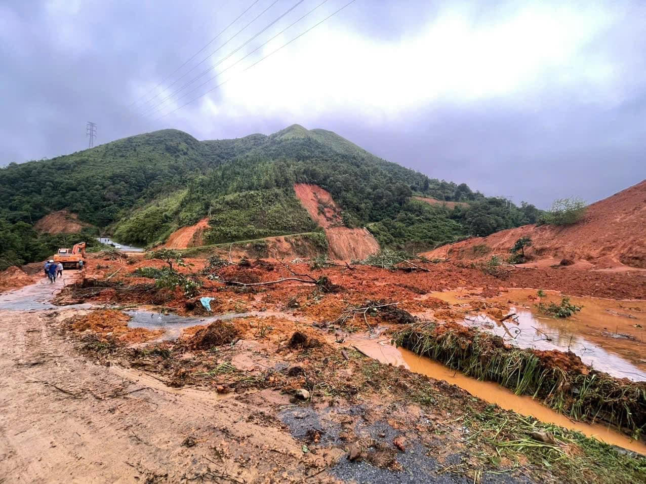 Tìm thấy nạn nhân thứ 9 trong vụ xe khách và xe con bị lũ cuốn trôi tại Cao Bằng