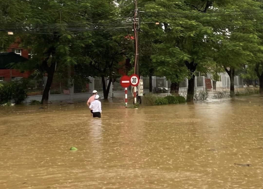 Tuyên Quang: Nước lũ sông Lô dâng cao, nhiều khu vực trên địa bàn bị ngập lụt 