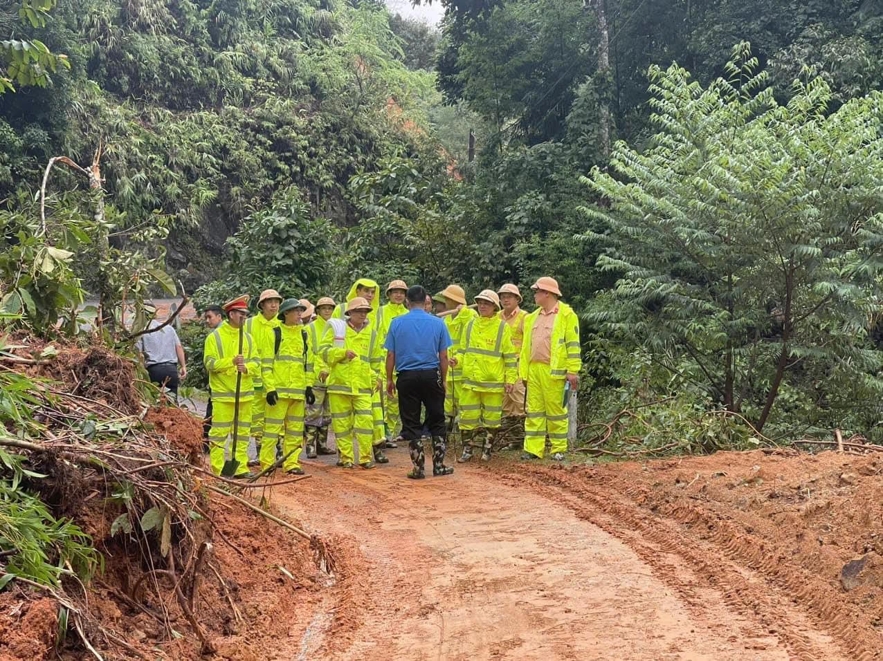 Tìm thấy nạn nhân thứ 9 trong vụ xe khách và xe con bị lũ cuốn trôi tại Cao Bằng