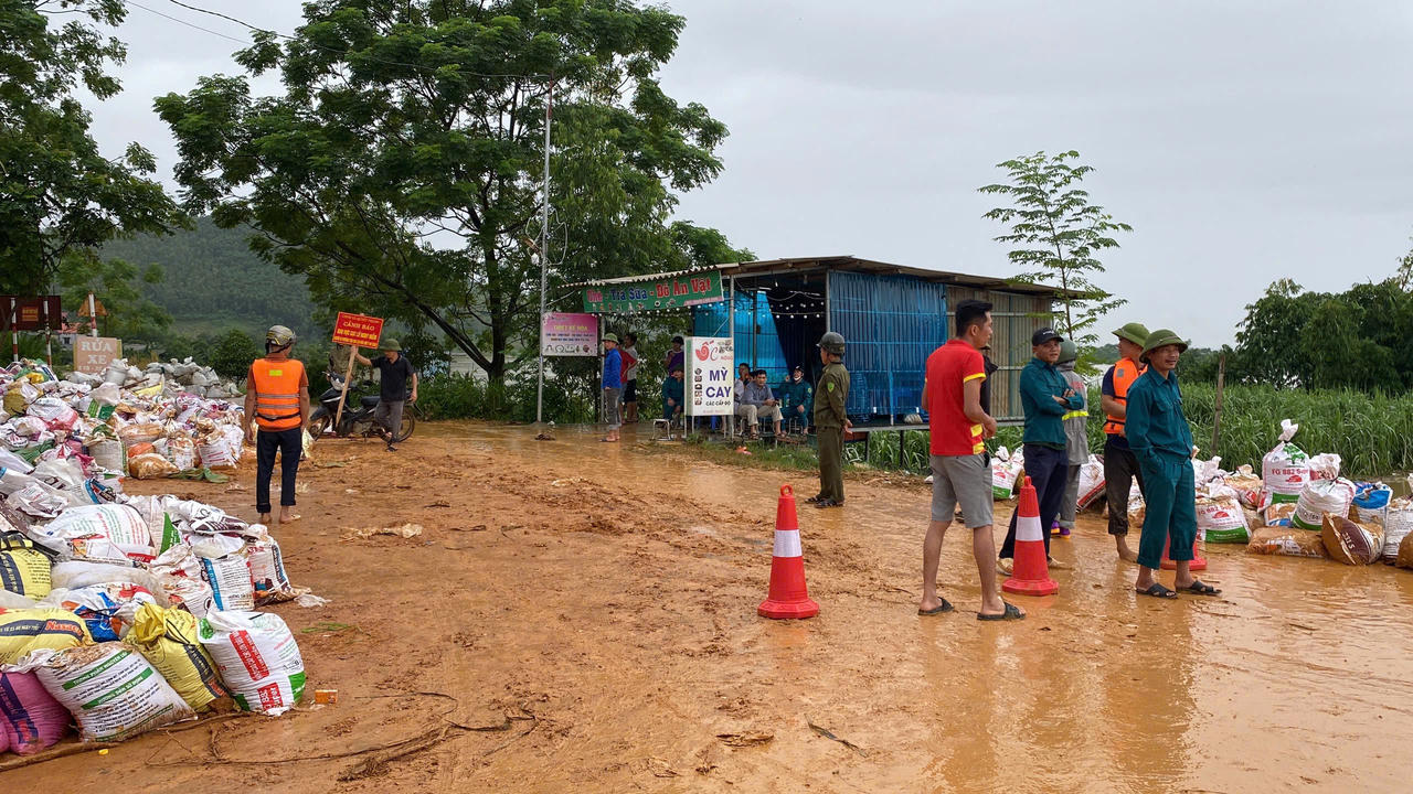 Vì sao chưa thể khắc phục sự cố vỡ đê sông Lô tại Tuyên Quang?