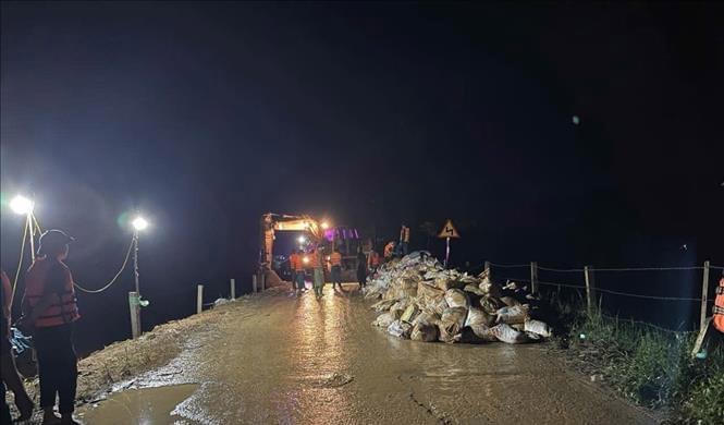 Vì sao chưa thể khắc phục sự cố vỡ đê sông Lô tại Tuyên Quang?