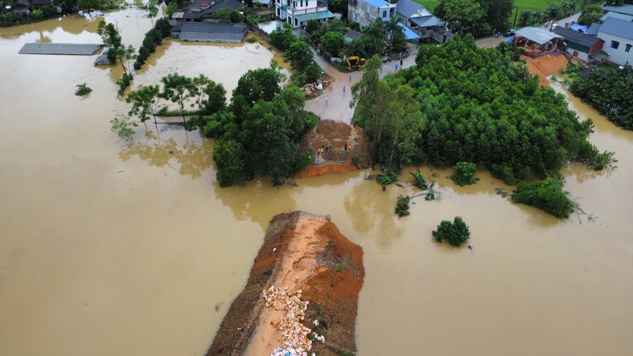 Vì sao chưa thể khắc phục sự cố vỡ đê sông Lô tại Tuyên Quang?