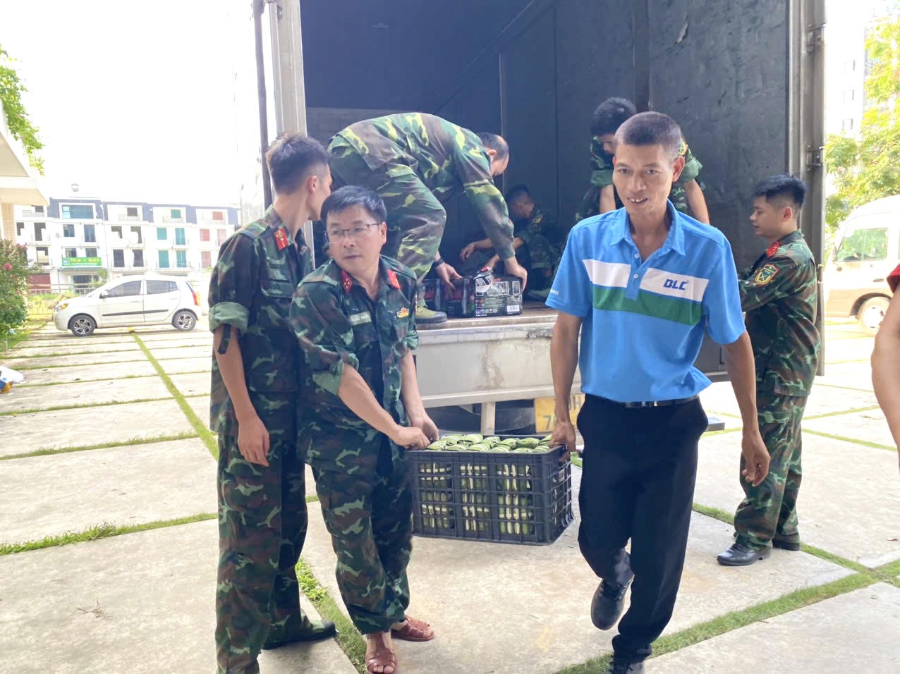 Báo Pháp luật Việt Nam lên Cao Bằng tận tay trao quà hỗ trợ đồng bào ảnh hưởng bão lũ