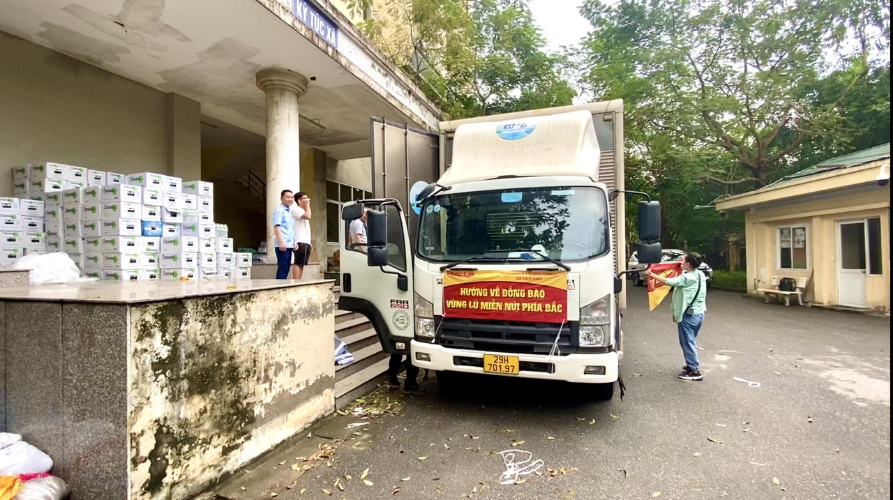 Hàng rau “không bán” chỉ tặng và những chuyến xe ấm lòng người dân Bắc Kạn 