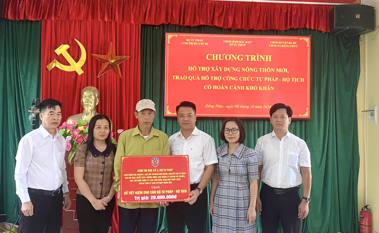 Cụm thi đua số III (Bộ Tư pháp) hỗ trợ cán bộ Tư pháp bị ảnh hưởng bởi thiên tai tại Bắc Kạn 