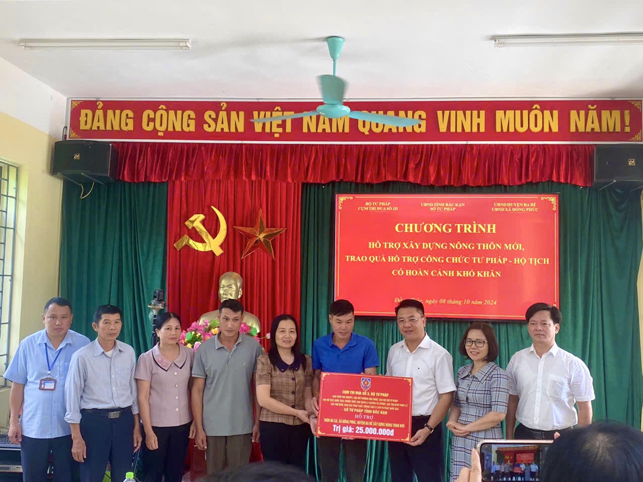 Cụm thi đua số III (Bộ Tư pháp) hỗ trợ cán bộ Tư pháp bị ảnh hưởng bởi thiên tai tại Bắc Kạn 