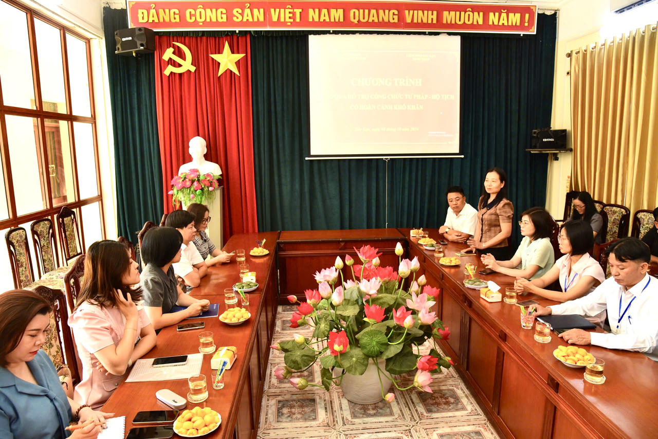 Cụm thi đua số III (Bộ Tư pháp) hỗ trợ cán bộ Tư pháp bị ảnh hưởng bởi thiên tai tại Bắc Kạn 