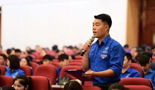 Chủ tịch UBND tỉnh Tuyên Quang đối thoại với thanh niên năm 2024 