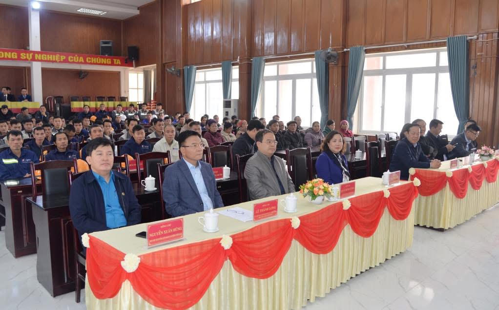 Phó Thủ tướng Chính phủ Lê Thành Long thăm, tặng quà Tết cho người dân tỉnh Cao Bằng