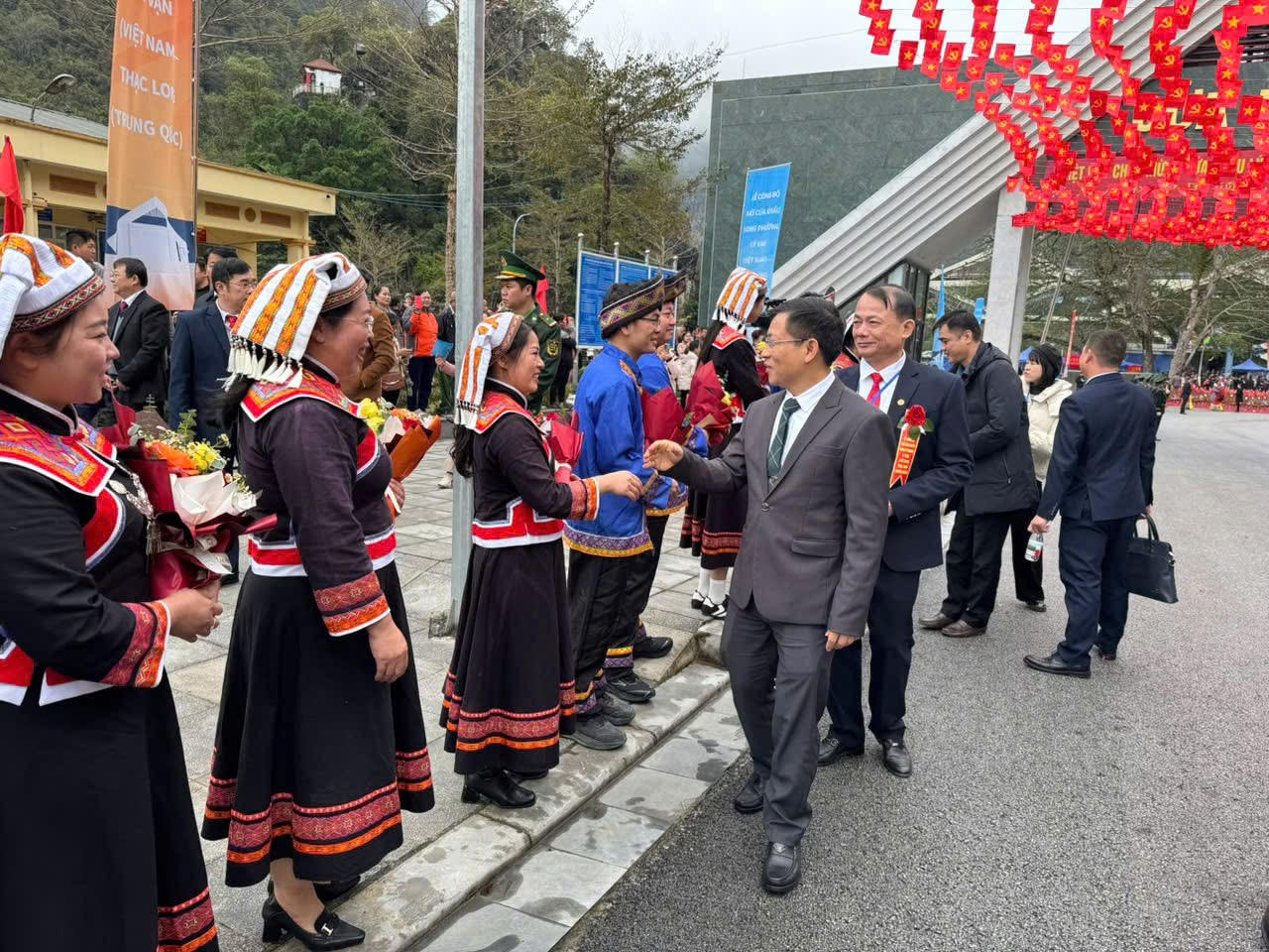 Chính thức mở cửa khẩu song phương Lý Vạn (Việt Nam) - Thạc Long (Trung Quốc) 