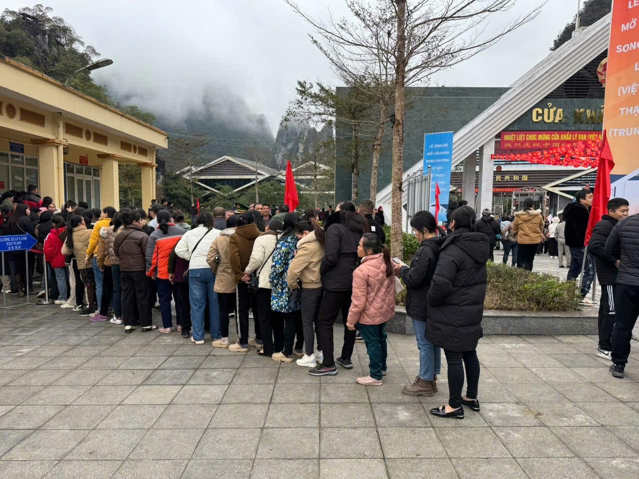 Chính thức mở cửa khẩu song phương Lý Vạn (Việt Nam) - Thạc Long (Trung Quốc) 