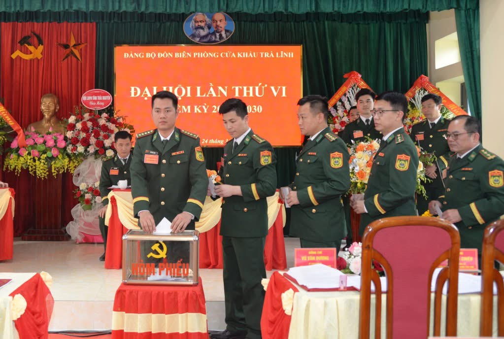 Bộ đội Biên phòng tỉnh Cao Bằng triển khai chương trình xóa nhà tạm, nhà dột nát tại cho người dân trong năm 2025. 