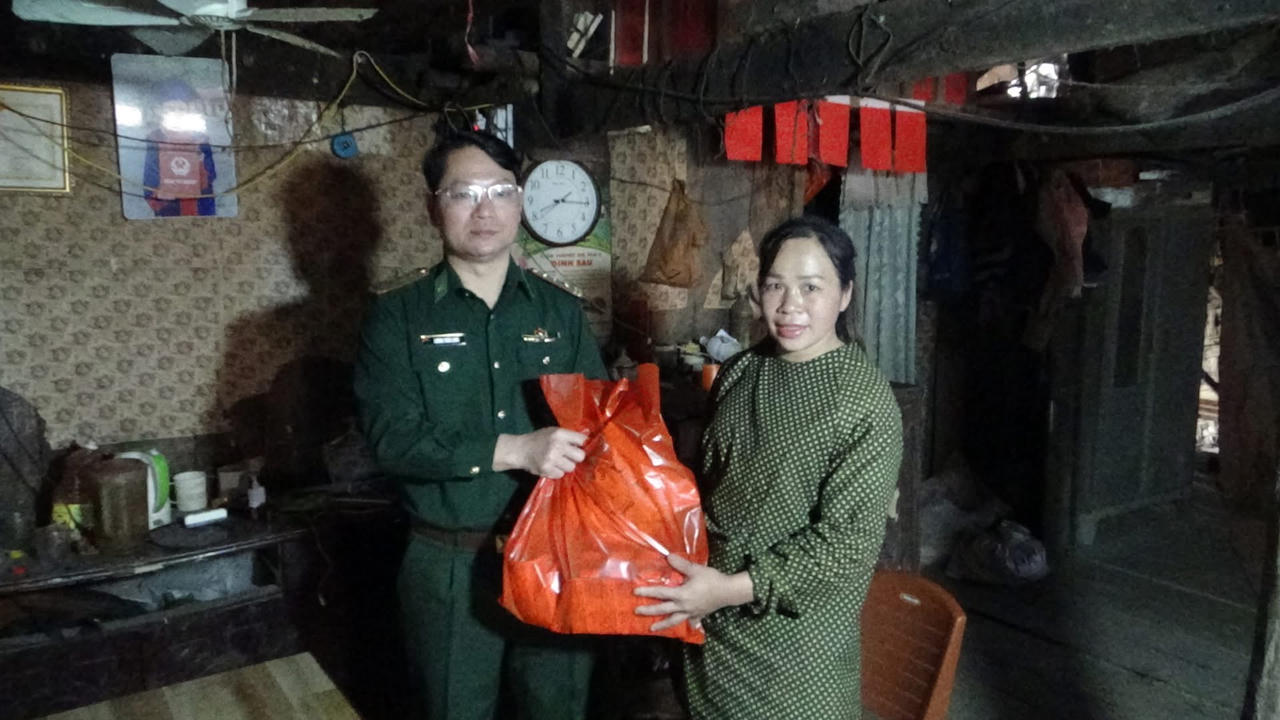 Bộ đội Biên phòng tỉnh Cao Bằng triển khai chương trình xóa nhà tạm, nhà dột nát tại cho người dân trong năm 2025. 