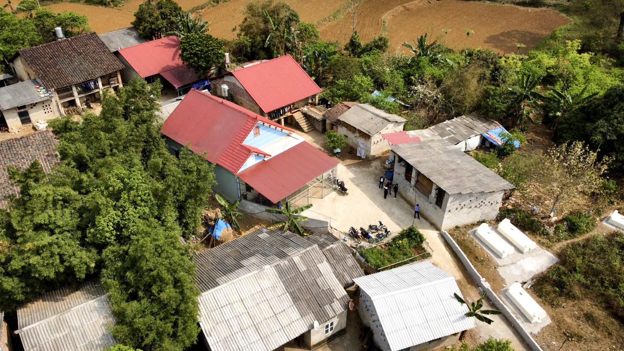 Tổng Biên Tập Báo Pháp luật Việt Nam trao “Mái ấm Tư pháp" tại Cao Bằng 