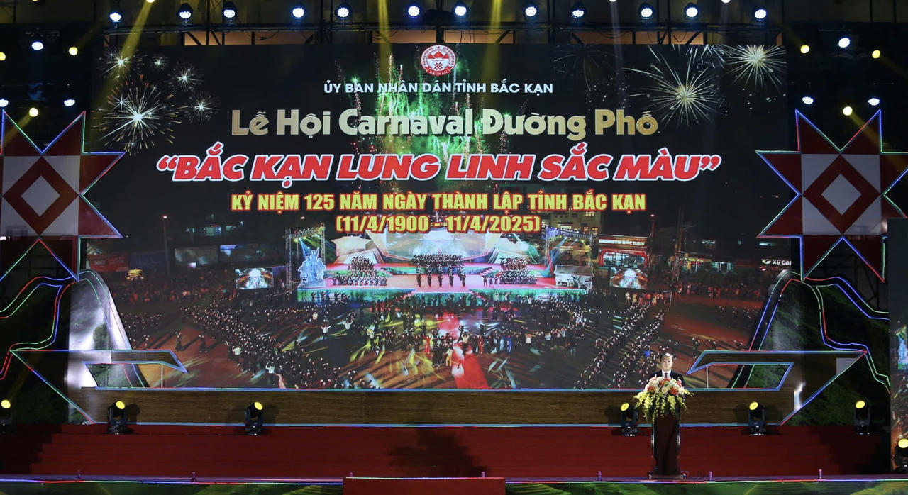 Lễ hội Carnaval đường phố với chủ đề 'Bắc Kạn lung linh sắc màu'