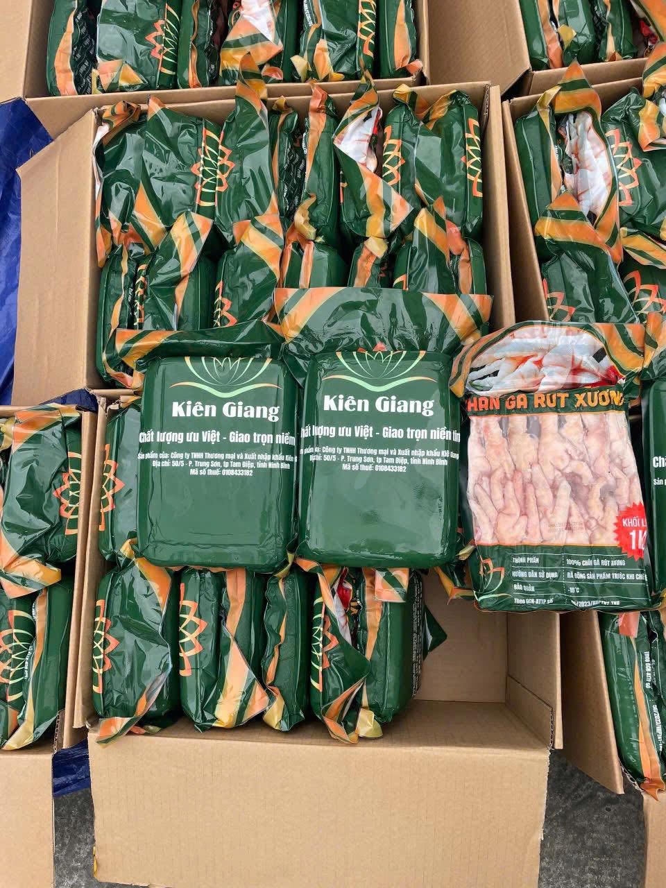 Công an tỉnh Tuyên Quang phát hiện, thu giữ 5,3 tấn chân gà đông lạnh không rõ nguồn gốc xuất xứ 