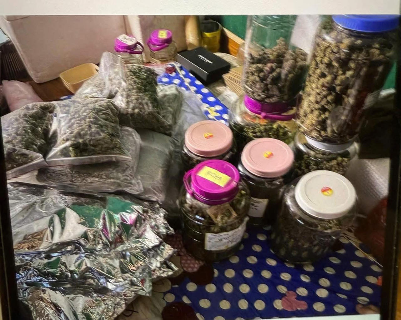 Khởi tố 3 đối tượng mua bán gần 4,2kg cần sa