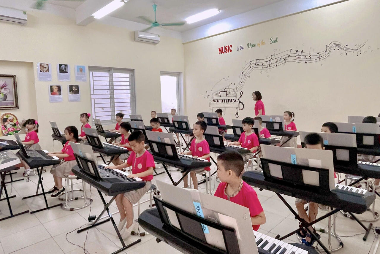 Tuyên Quang chú trọng y tế, giáo dục và văn hóa cho trẻ em