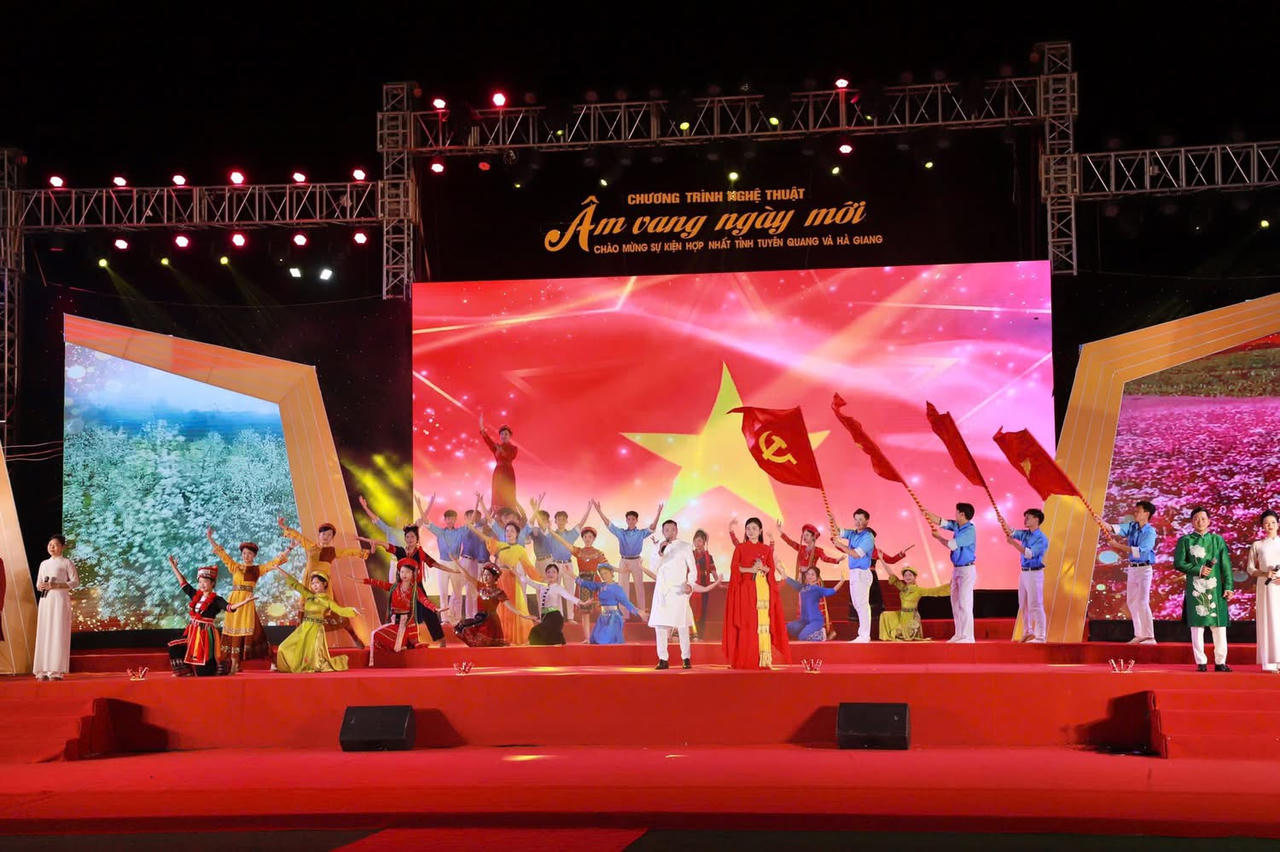 Đặc sắc chương trình nghệ thuật "Âm vang ngày mới" tại Tuyên Quang 