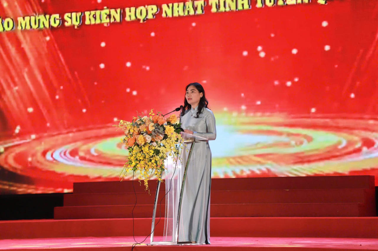 Đặc sắc chương trình nghệ thuật "Âm vang ngày mới" tại Tuyên Quang 