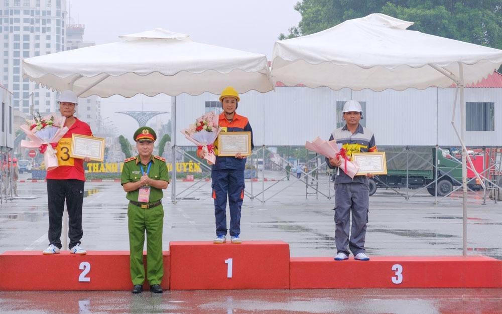 Thái Nguyên đạt giải Nhất Hội thi nghiệp vụ chữa cháy và cứu nạn, cứu hộ Khu vực 1