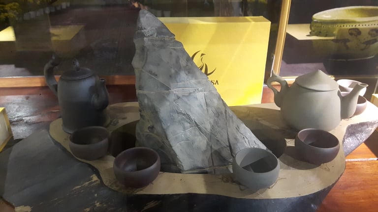 Nghệ nhân Bát Tràng dùng phù sa sông Hương làm “Gốm Hương Sa”