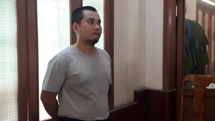 Khống chế kẻ nghi 'ngáo đá' dùng dao đâm xe nhiều người