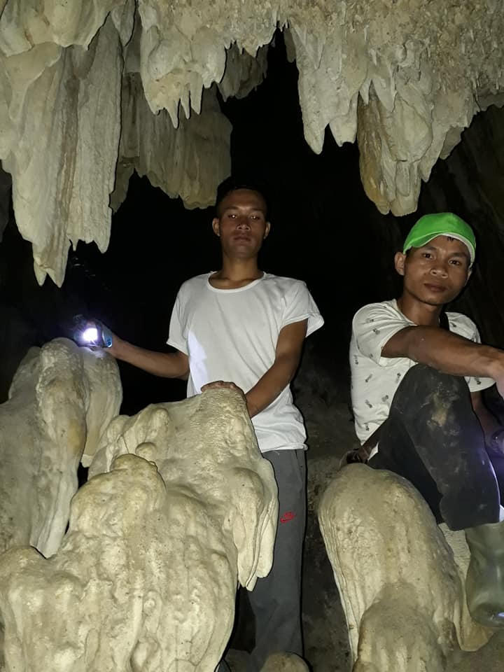 Chú dơi “chỉ đường” cứu 4 thanh niên ra khỏi hang động nhũ thạch tuyệt đẹp