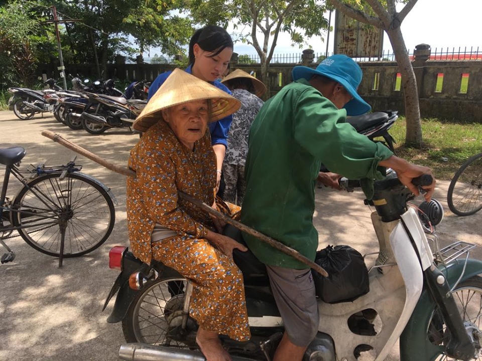 Ban Quân Dân y Hương Trà khám bệnh cấp phát thuốc miễn phí tri ân ngày thương binh liệt sĩ