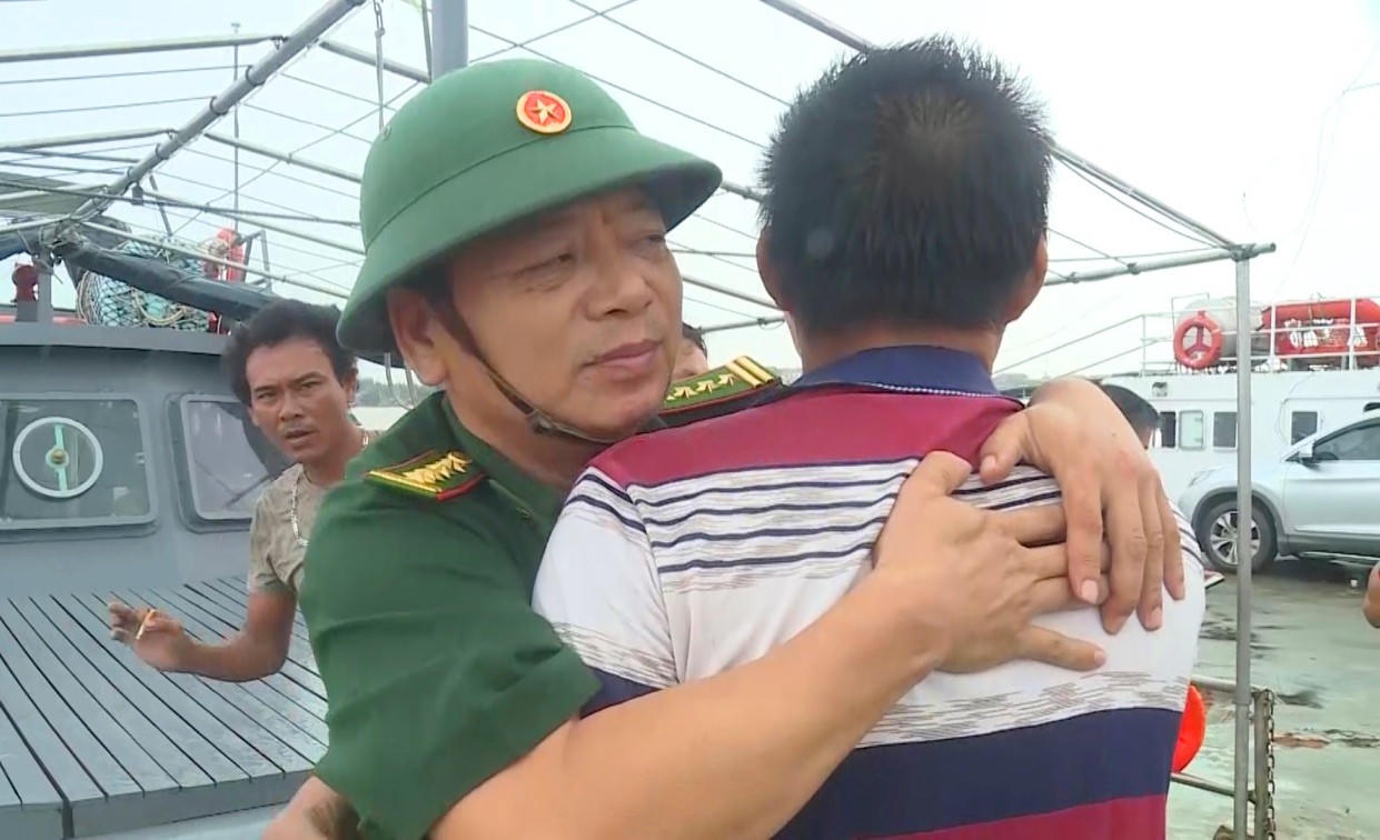 Ngư dân được cứu sống bàng hoàng hồi tưởng một ngày trôi dạt trên biển