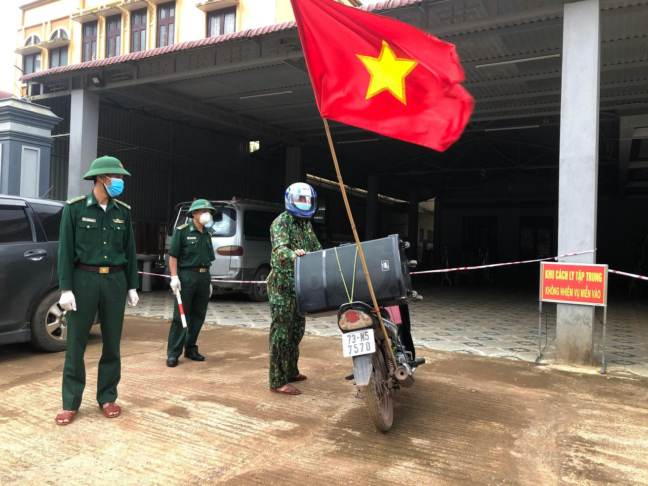 Hình ảnh đẹp của lực lượng vũ trang Bình Trị Thiên: Xung kích trên tuyến đầu chống dịch Covid-19