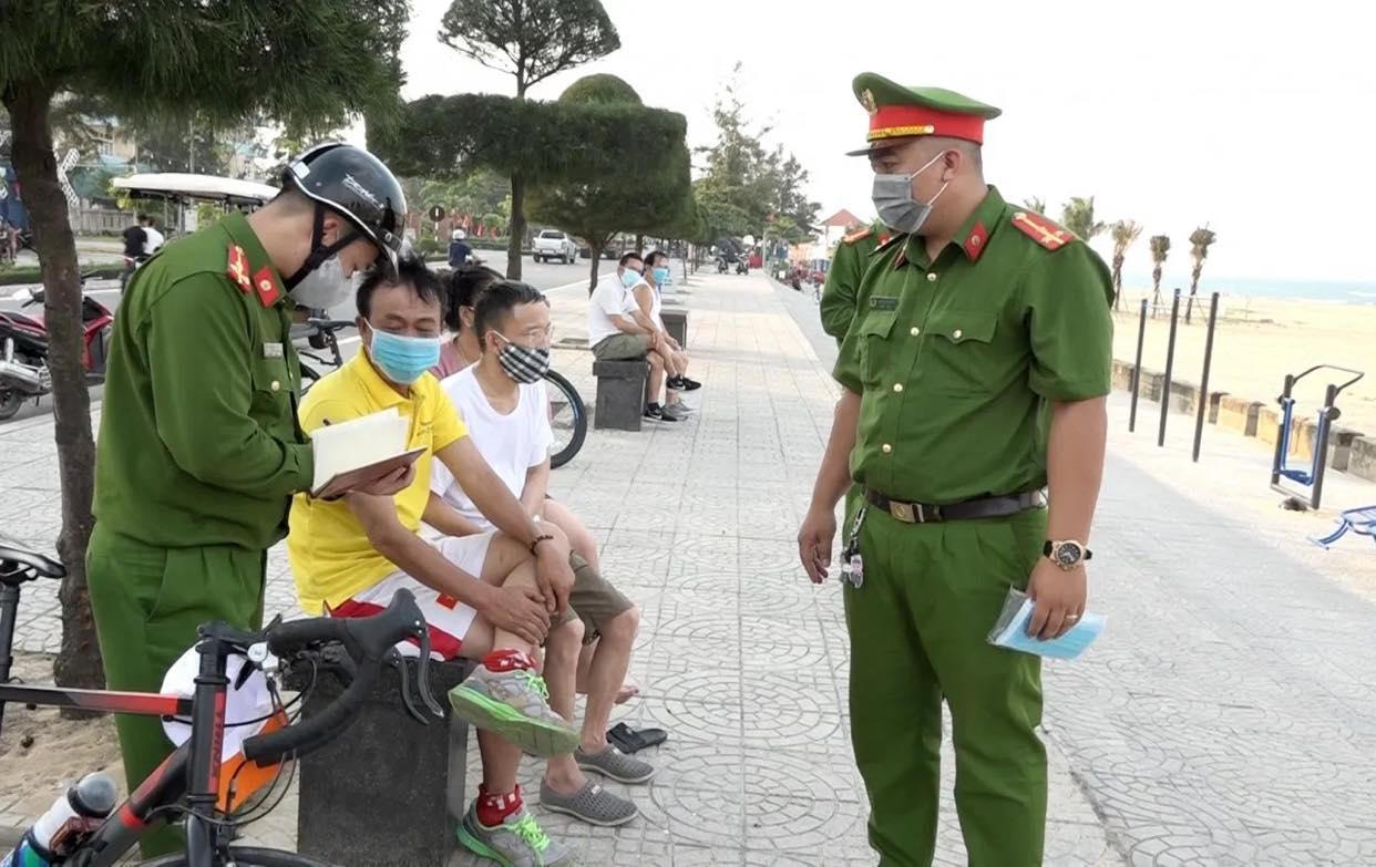 Hình ảnh đẹp của lực lượng vũ trang Bình Trị Thiên: Xung kích trên tuyến đầu chống dịch Covid-19