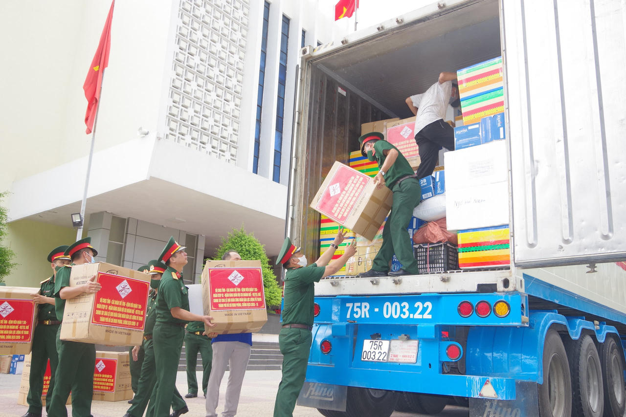 Hình ảnh đẹp của lực lượng vũ trang Bình Trị Thiên: Xung kích trên tuyến đầu chống dịch Covid-19