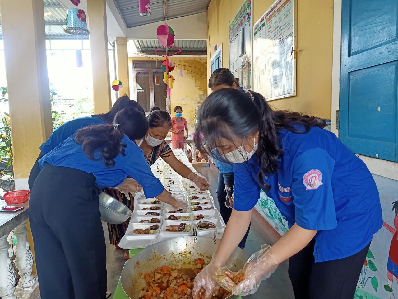 Cuộc sống bên trong khu cách ly của 66 học sinh F1 ở Huế