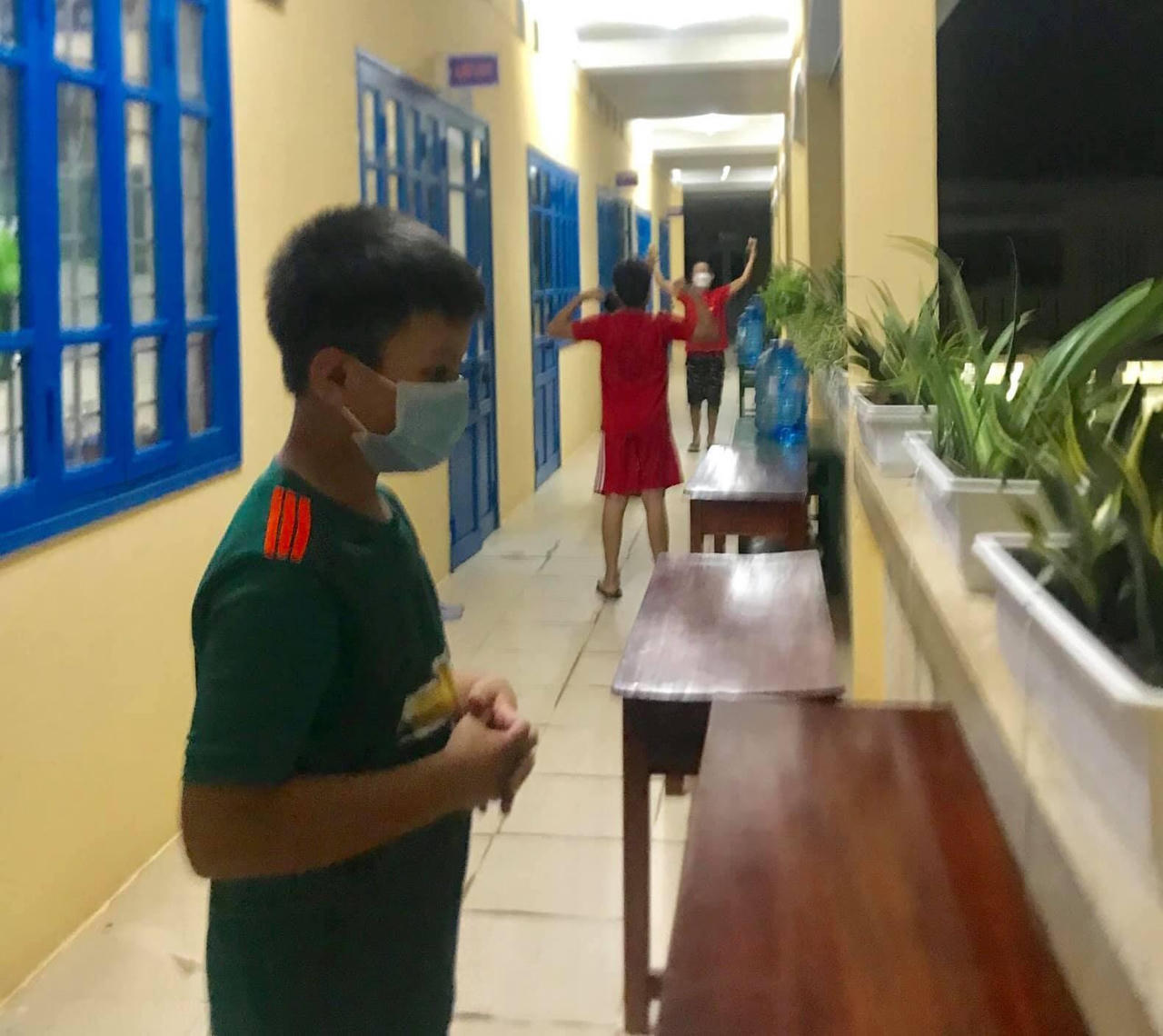 Cuộc sống bên trong khu cách ly của 66 học sinh F1 ở Huế