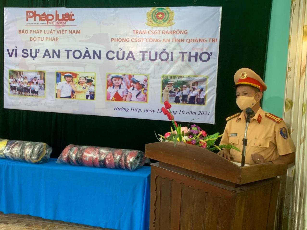 400 mũ bảo hiểm tặng cho học sinh vùng biên ở Quảng Trị