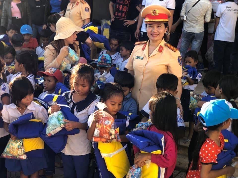 Nữ cán bộ biến nhiều ý tưởng hay trong công tác tuyên truyền phổ biến luật giao thông