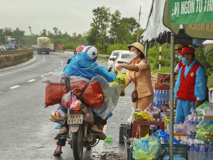Nữ cán bộ biến nhiều ý tưởng hay trong công tác tuyên truyền phổ biến luật giao thông