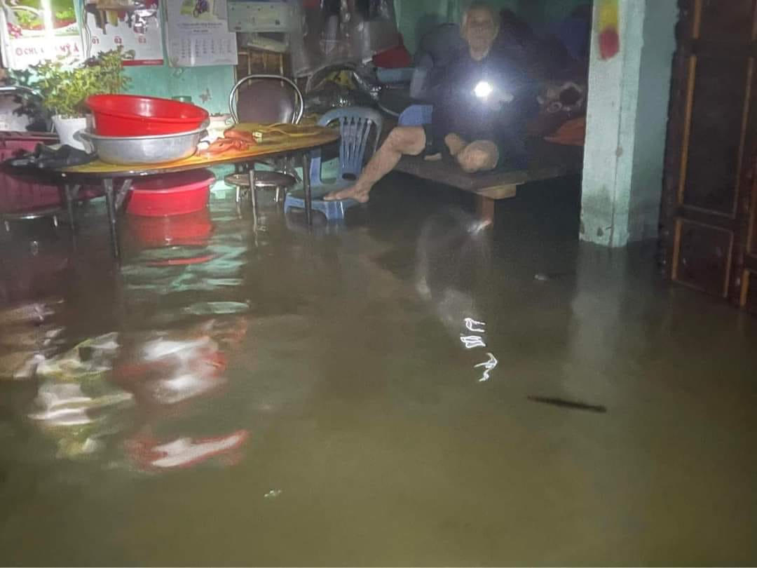 Thừa Thiên Huế: Gần 2 vạn ngôi nhà bị ngập, không có thiệt hại về người