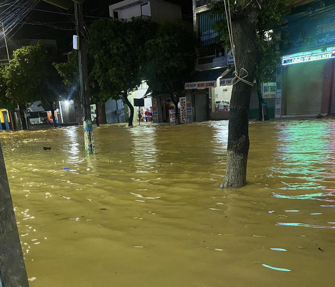 [Chùm ảnh] Tình hình lũ lụt từ Quảng Bình đến Quảng Ngãi